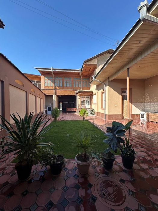 Shaxar markazidan Fayzli Honadon