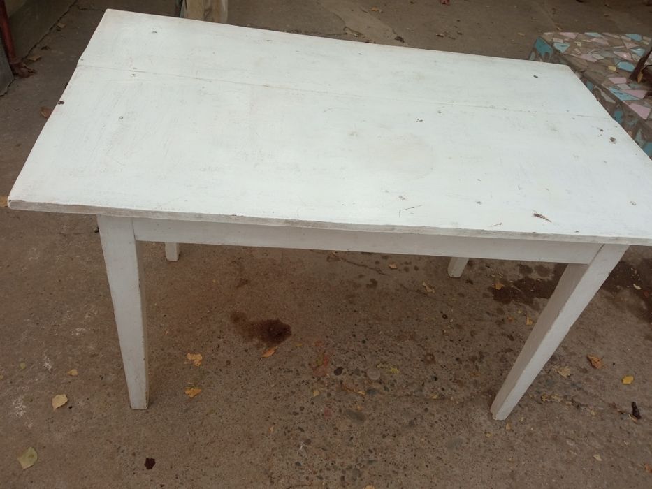 Стол кухонный. .и шкаф