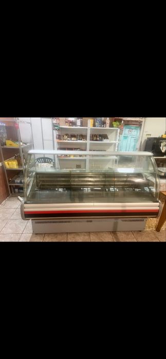 Хладилна витрина