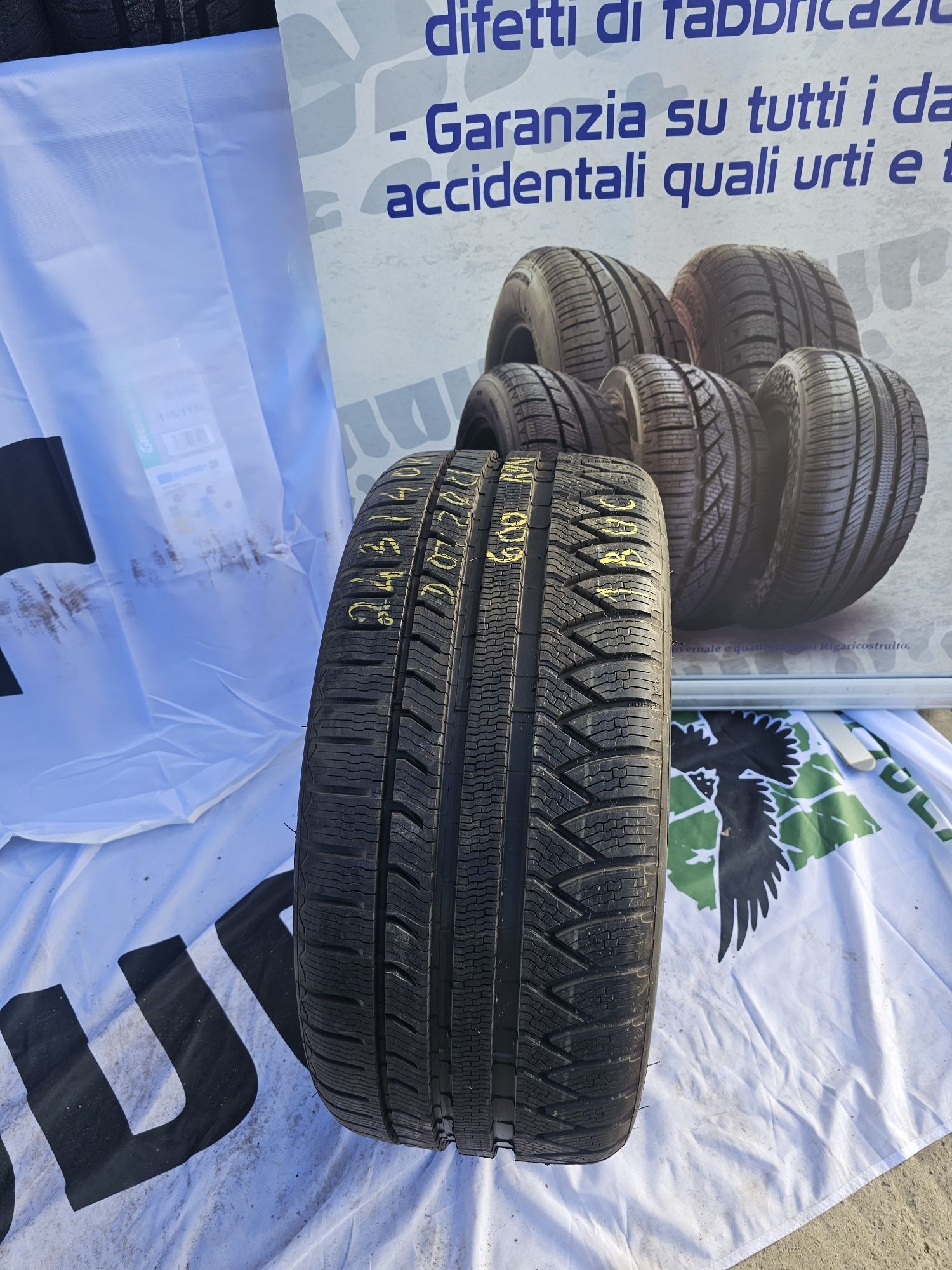 245/40R18  michelin