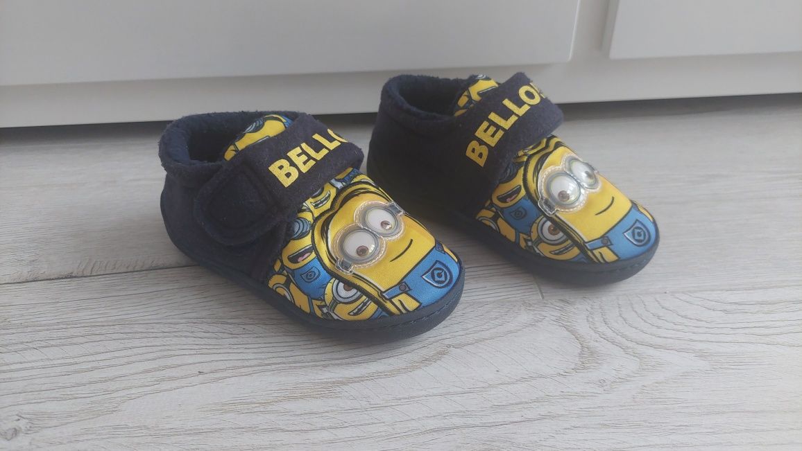 pantofi papuci copii Minions marimea 24 ieftin!