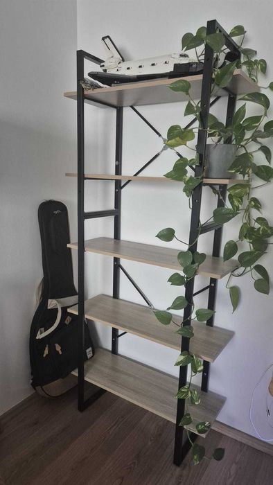 Biblioteca cu rafturi design industrial