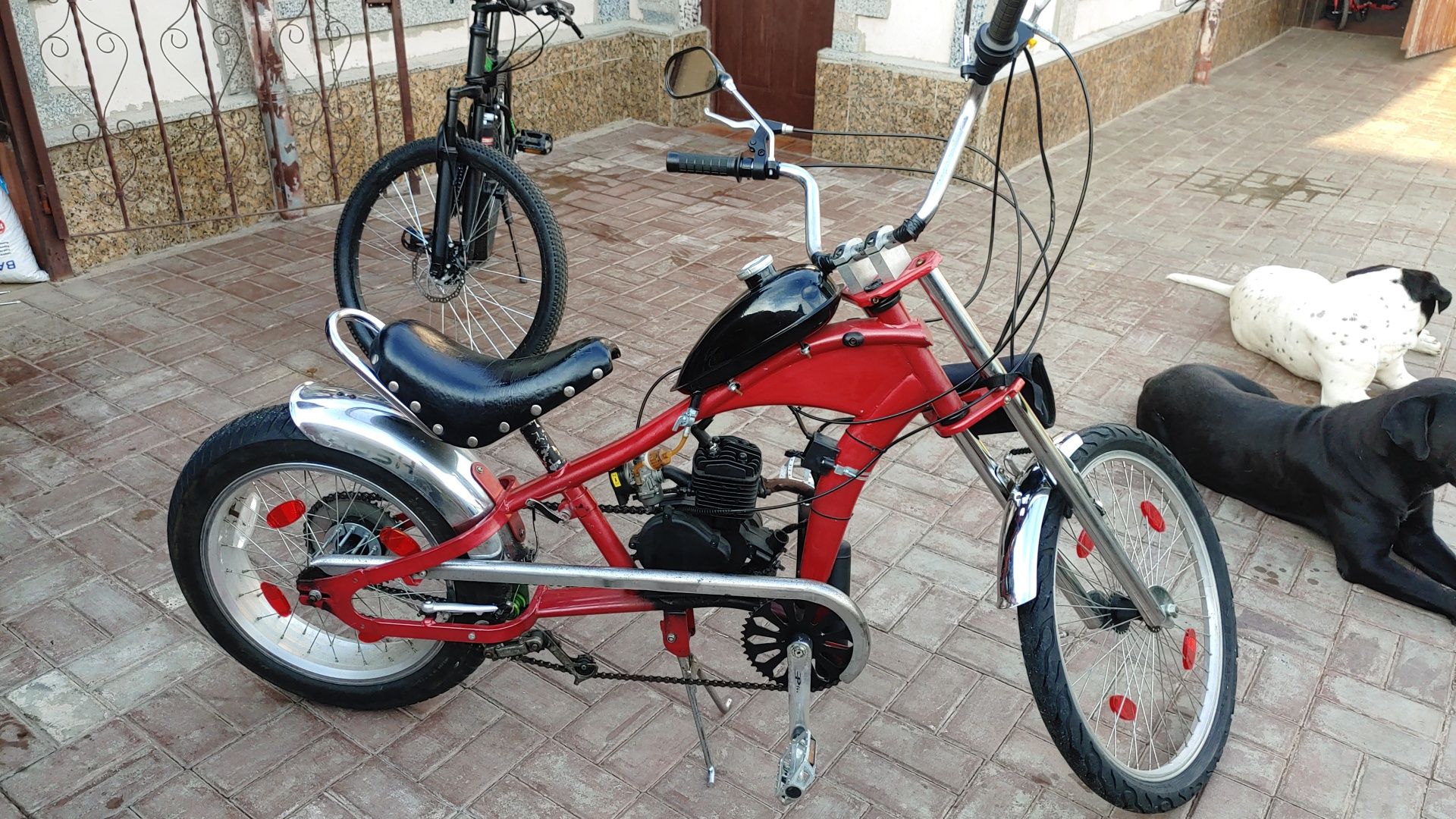 Bicicleta chopper cu motor