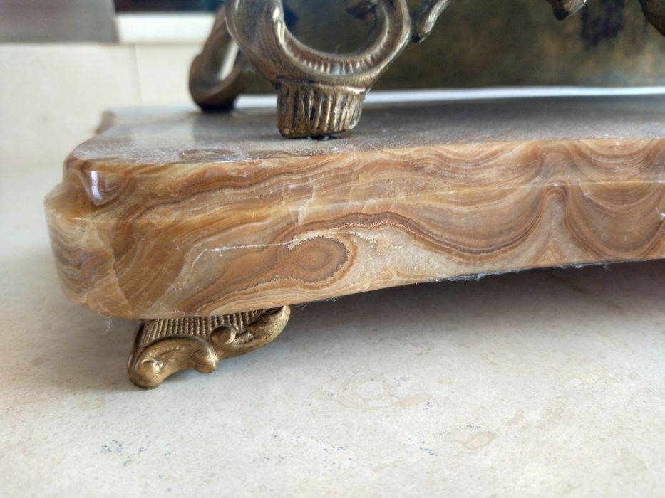 Античен настолен часовник