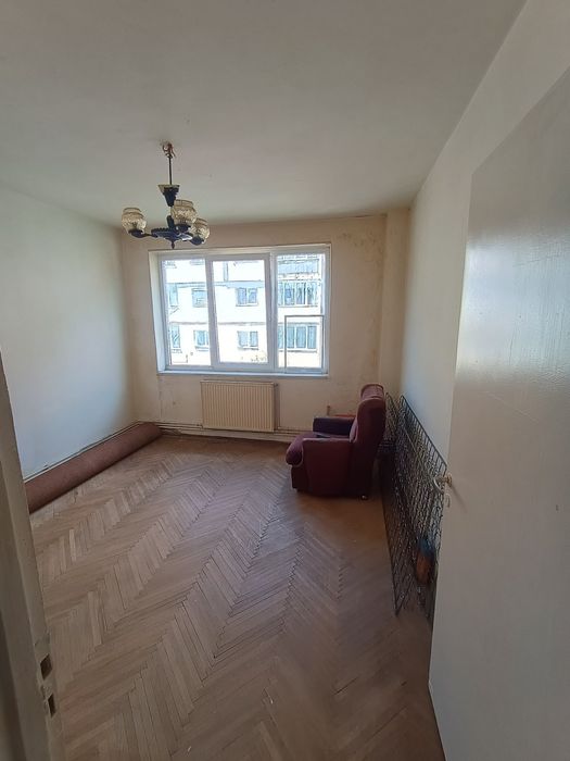Vând apartament doua camere semidecomandat in Sinaia