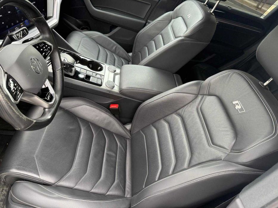 Volkswagen Touareg 3.0 V6 (286cp) TDI 4Motion R-Line, TVA deductibil