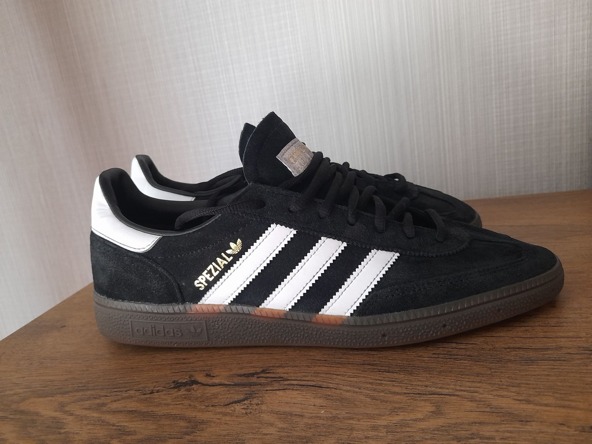 Adidas Spezial кецове 44 номер.