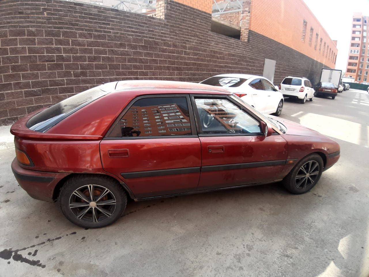 Продам по запчастям Mazda 323 fbg