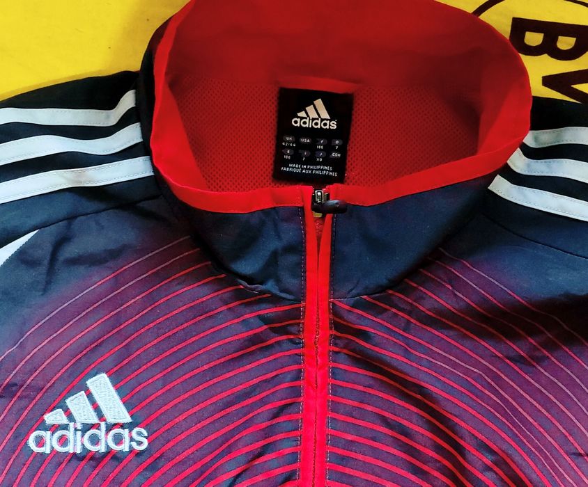 Bluză Adidas unisex.