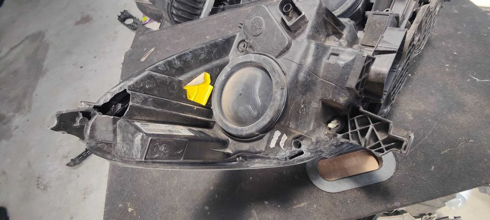 far stanga ford kuga halogen 2014