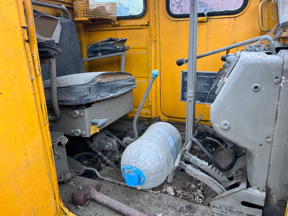 Продавам верижен трактор Т 60 ВН