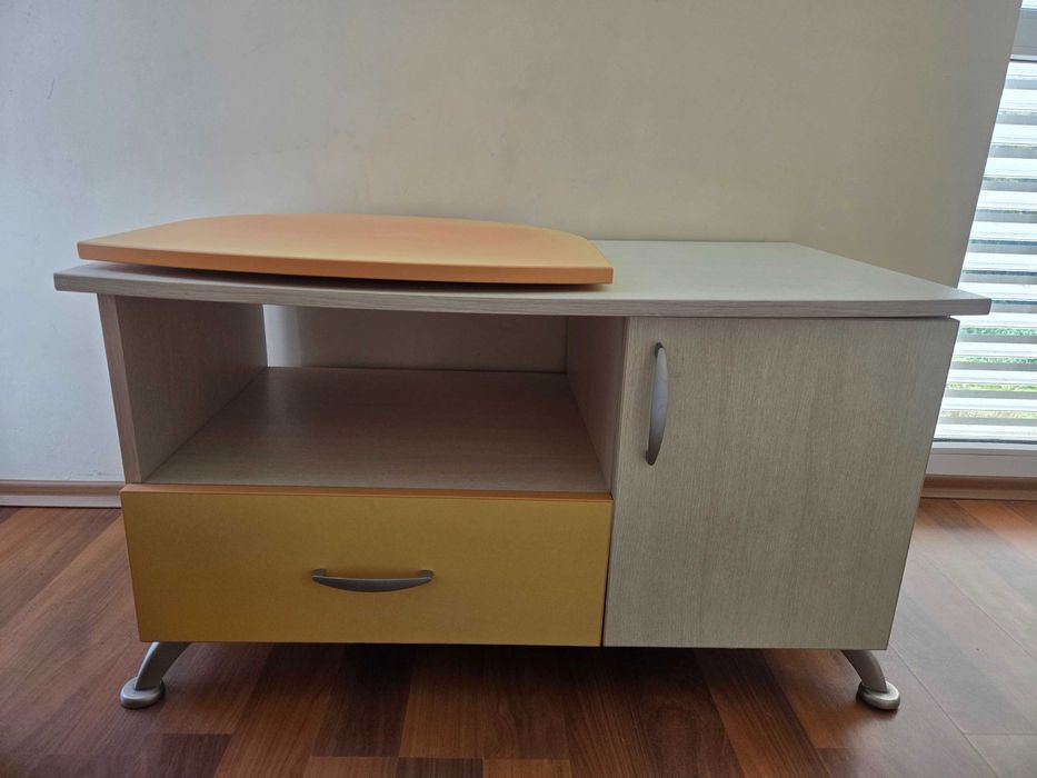 Шкаф за телевизор.