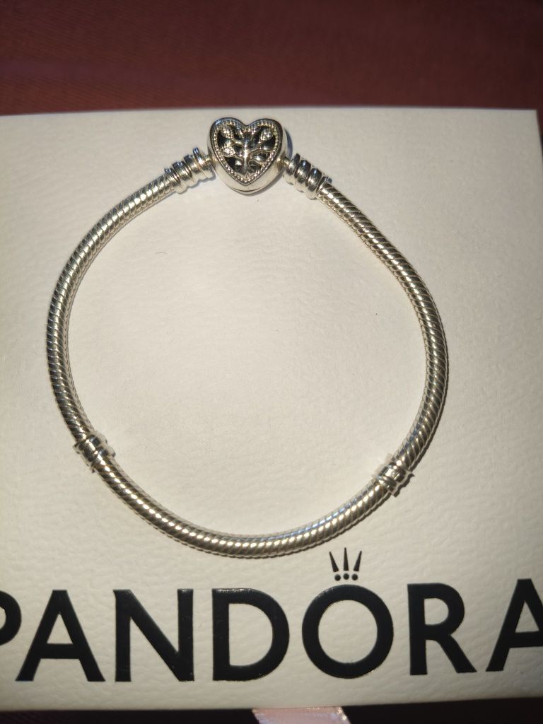 Vând brățară Pandora family