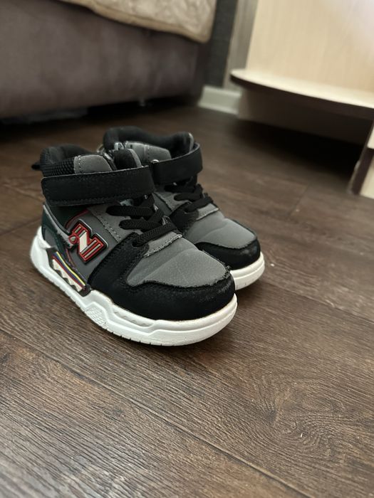 Продам осенние весенние ботинки