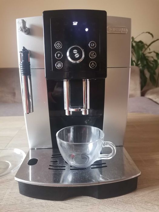 Кафемашина кафеавтомат Delonghi magnifica Ecam23.210