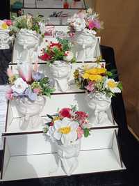 Aranjamente florale în vaze fetite, pentru cadou Paște