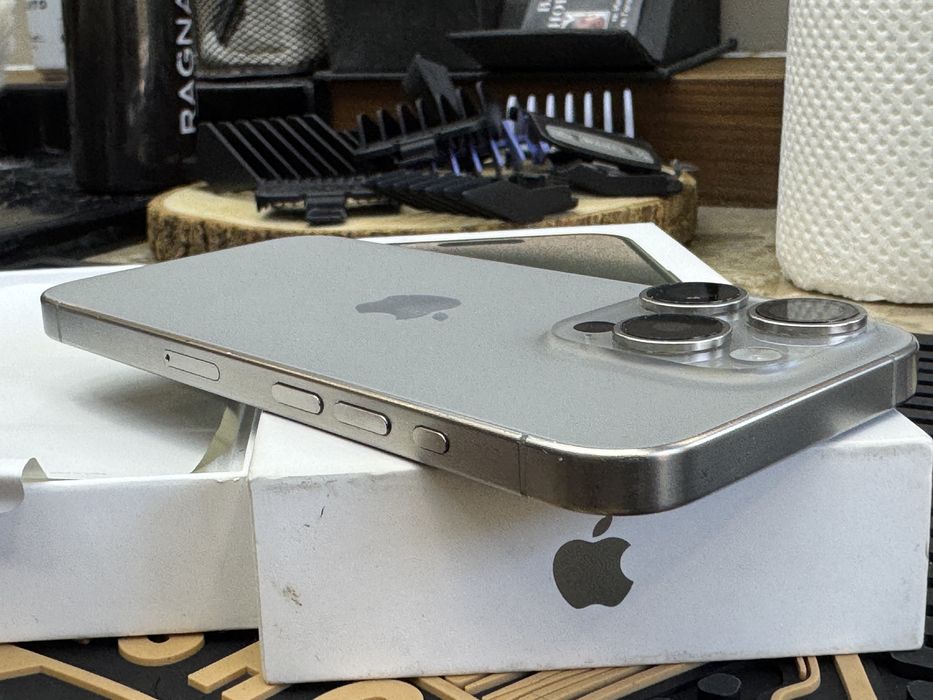 iPhone 15 Pro Natural Titanium