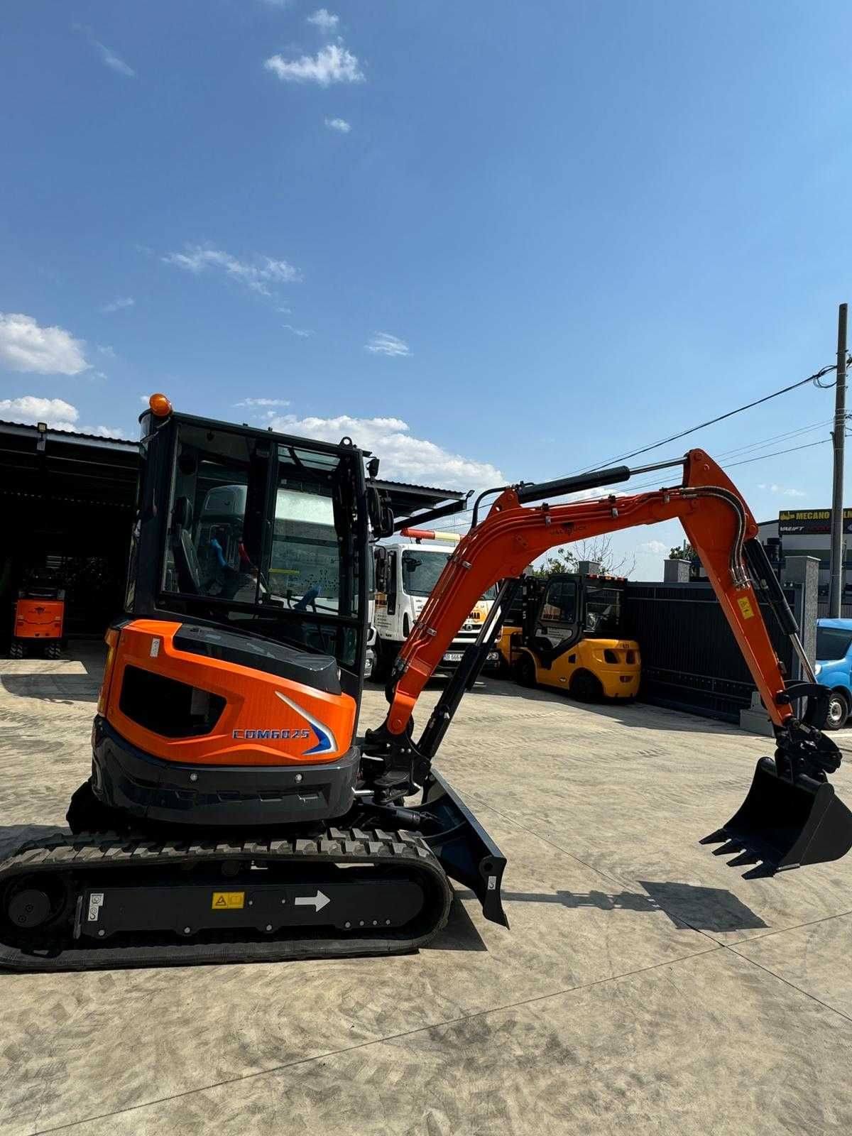 Mini excavator Valtruck 2,7t NOU Premium Motor YANAMR GARANTIE 3 ANI
