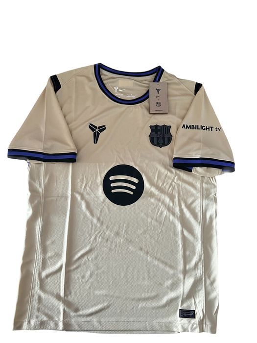Barcelona away kit