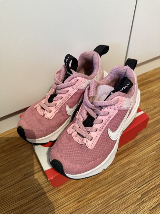 Изключително запазени детски обувки NiKE