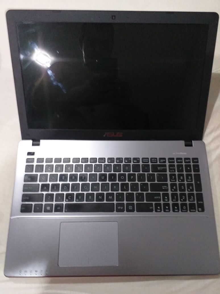 Laptop Asus x550v