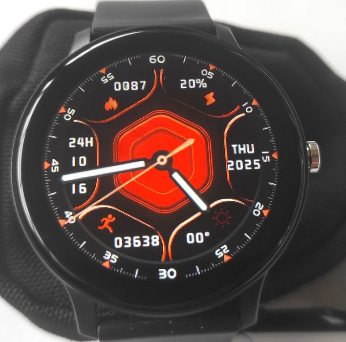 Смарт часовник нов  налични 3 броя цена за брой