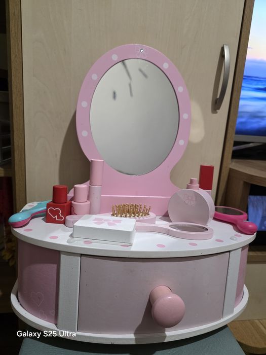 Детска дървена етажерка, къща и гримьорна