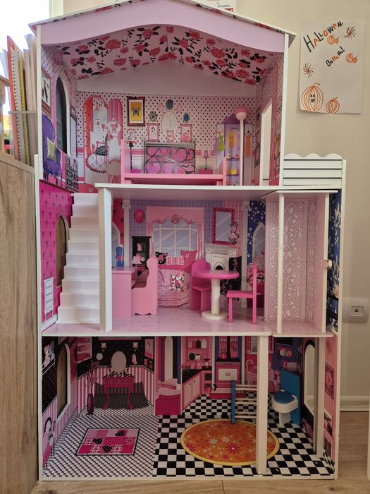 Casuta din lemn pentru papusi