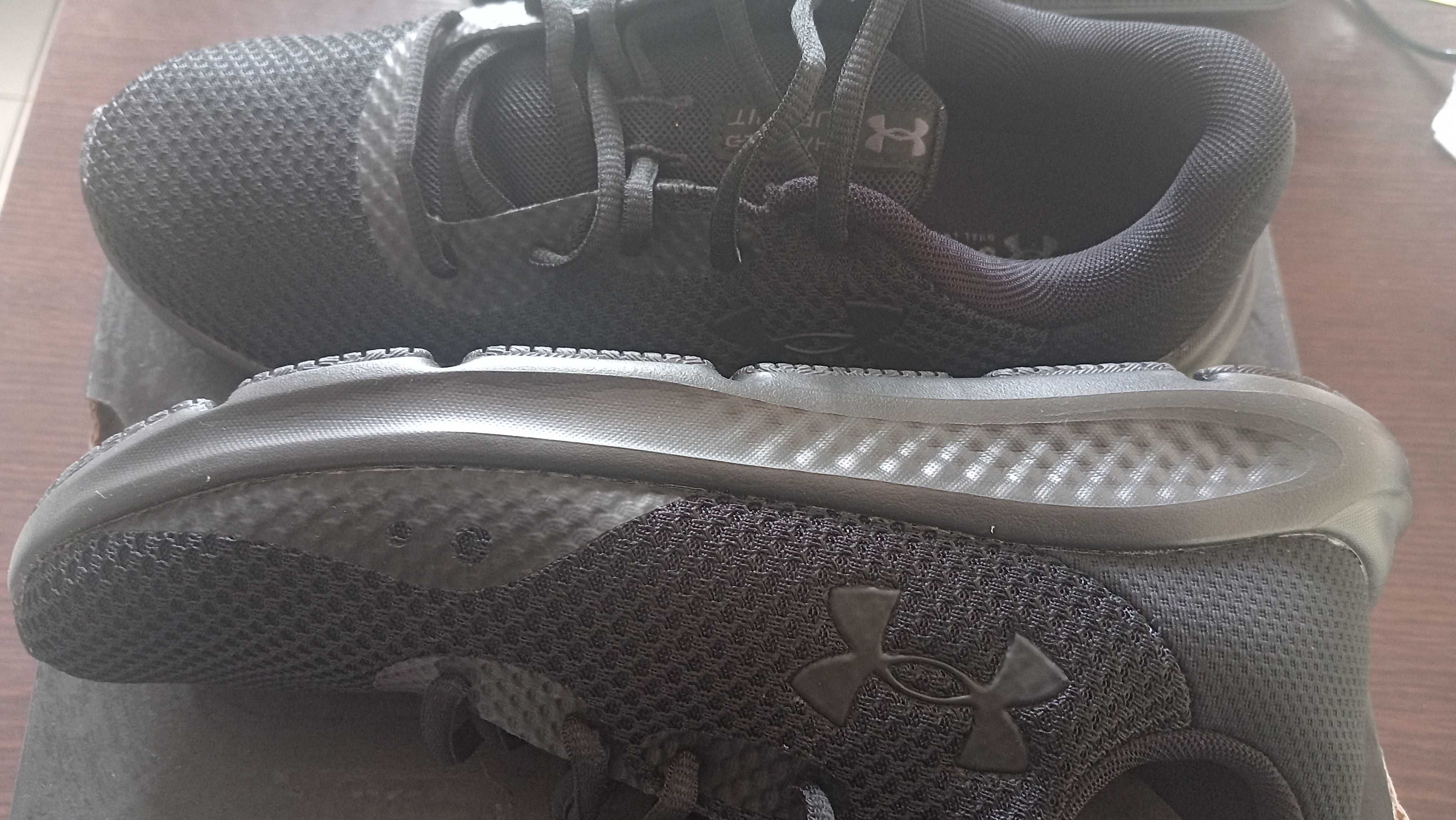 Adidasi UNDER ARMOUR ,NOI ETICHETA, 250 LEI Nr 42 negri