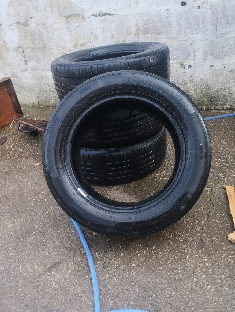 Vând cauciucuri continental 205/55 R16