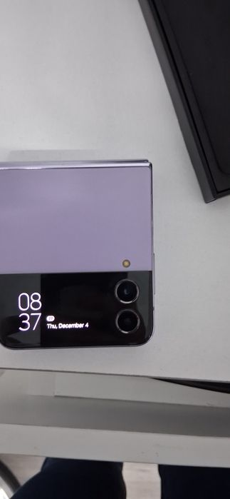Vand samsung galaxi z flip4  in stare buna de functionare de