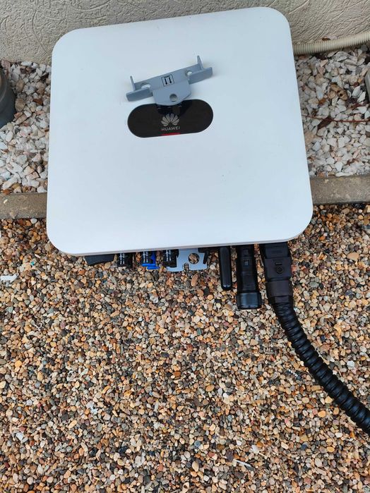 Invertor HUawei 3 kw monofazat utilizat 2 luni