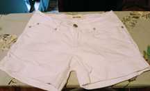 Pantaloni albi scurti