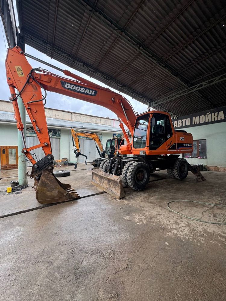 Ekskavator Dossan 180 yili 2015
