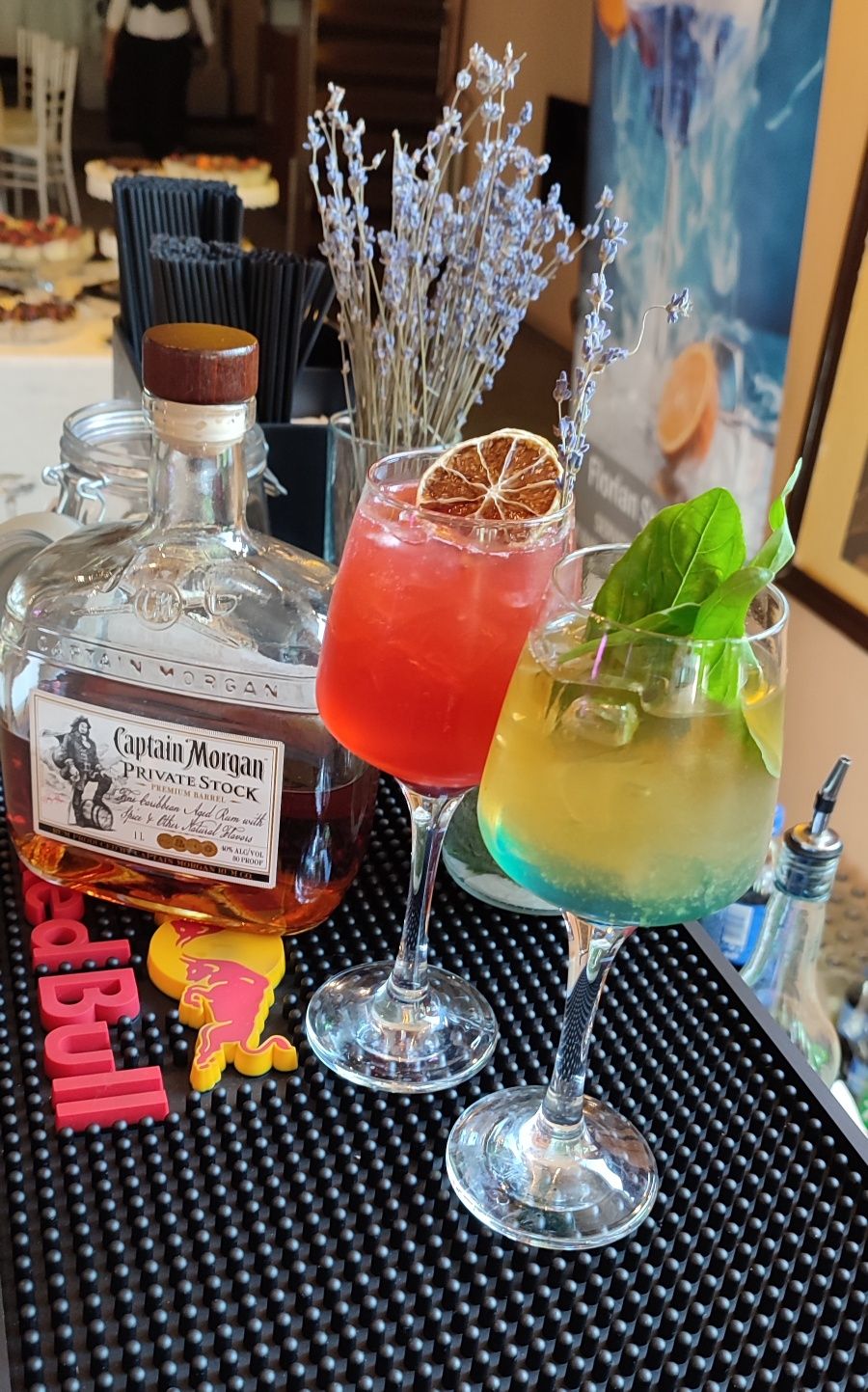 BARMAN LA EVENIMENTE & Cocktails BarMobil - nunti, botezuri, petreceri