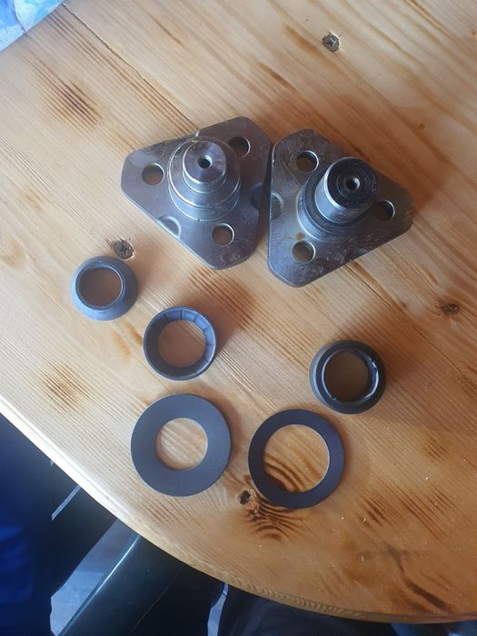 pivoti și bucsi Pivot buldoexcavator