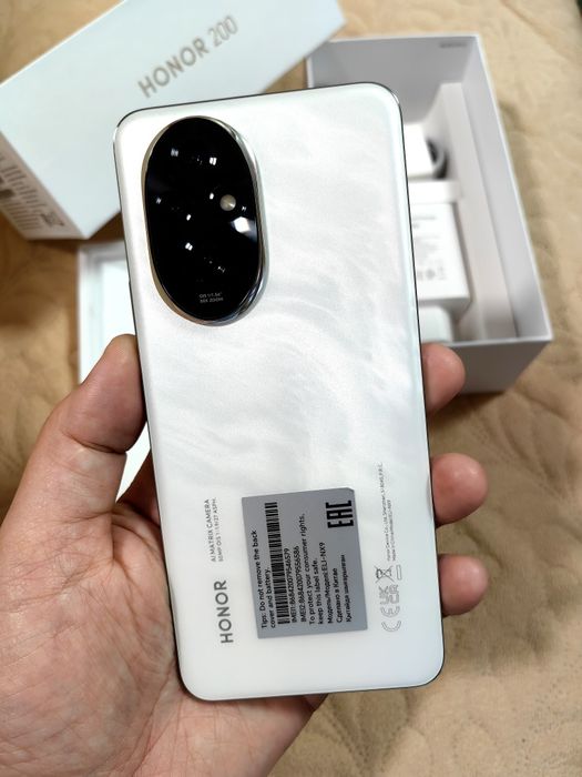 Продам Honor 200 Global. Практически новый