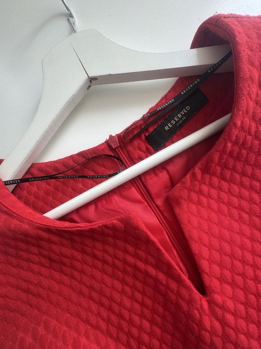 Червена рокля Reserved