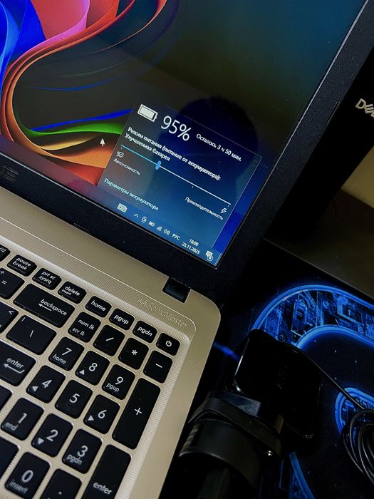 Asus noutbook sotiladi