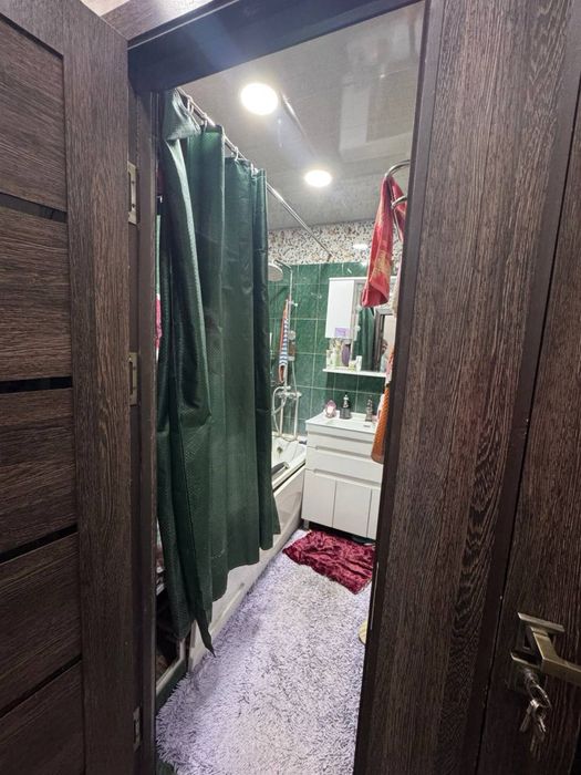 Продается 4-комнатная квартира, массив Ахмад Югнаки, начало массива