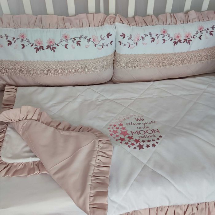 Луксозен бебешки спален комплект за момиче с обиколник + подарък