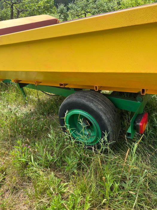 Remorca tractor basculabila