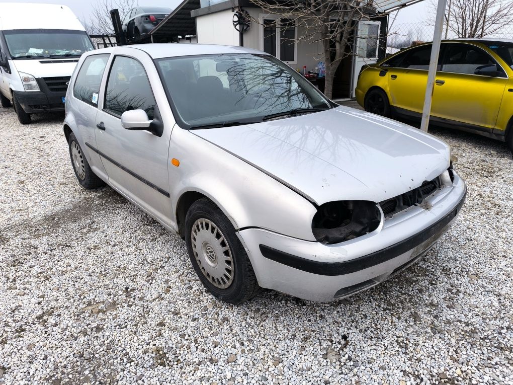 VW Golf 4 1.4 75к.с. НА ЧАСТИ