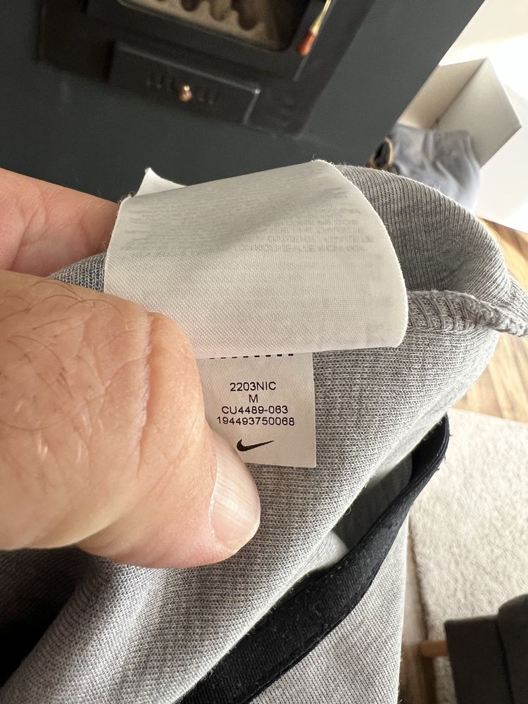 Nike Tech Fleece size M