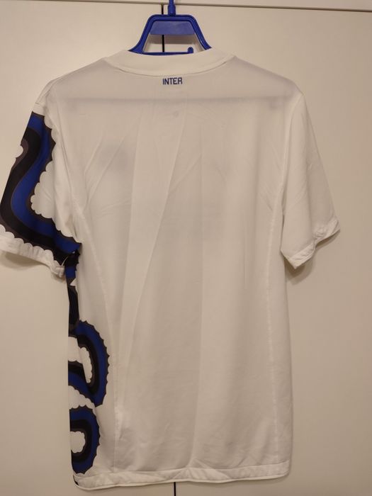 Продавам тениска на Интер и Милан