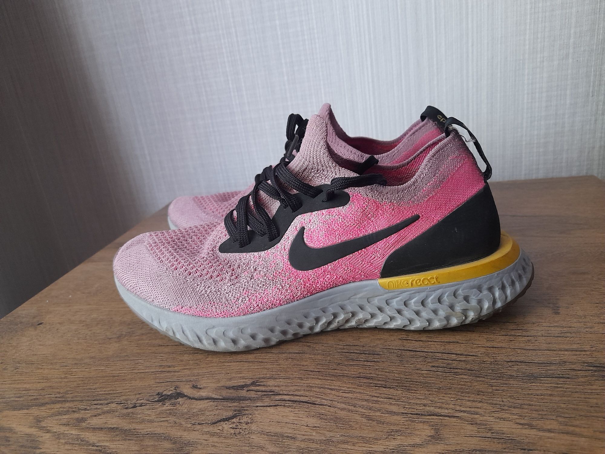 Nike Eric REACT FLYGNIT дамски маратонки 38 номер.