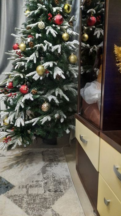 Продам ёлку в хорошем состоянии