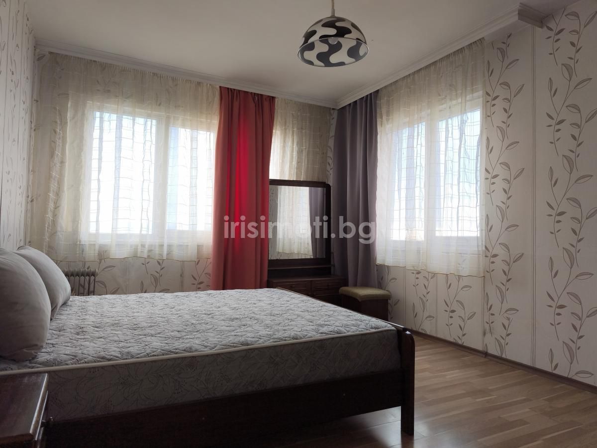 Под наем двустаен, €430, 70кв.м. в Надежда 1