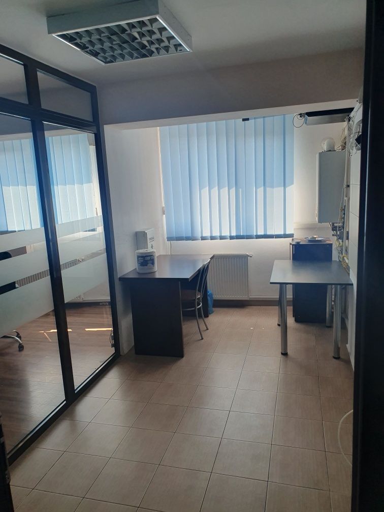 Birou de închiriat