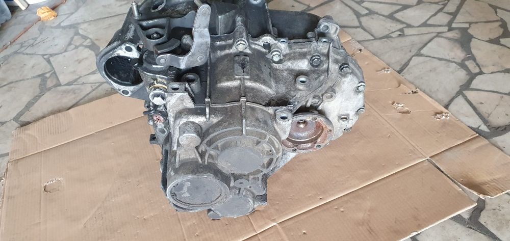 Cutie VW Touran 2004 diesel 2.0 azv 6+1 trepte